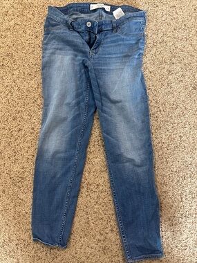 Abercrombie & Fitch Medium Blue Crop Denim Jeans